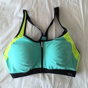 Victoria's Secret Sports Bra. LIKE NEW