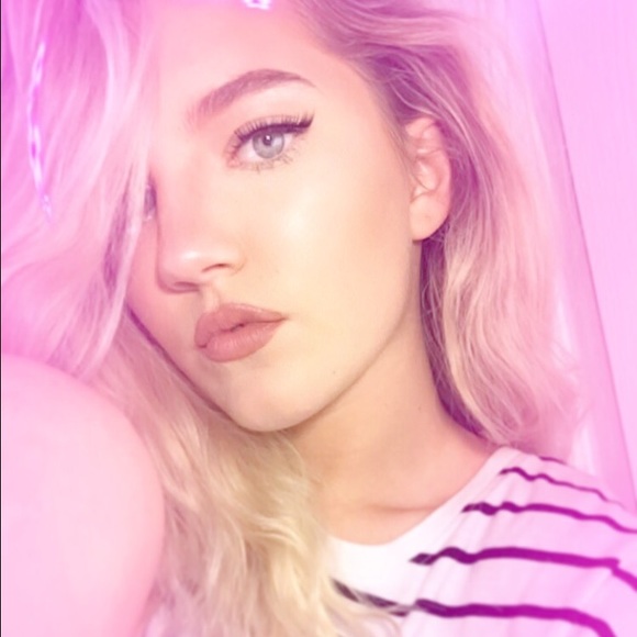 Meet your Posher, Brooke