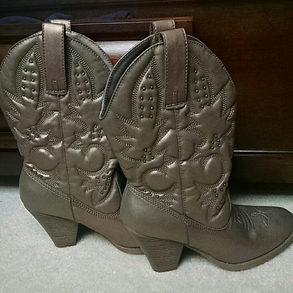 Mossimo Supply Co. Cowgirl Boots
