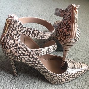 Never worn Guess sexy shoes