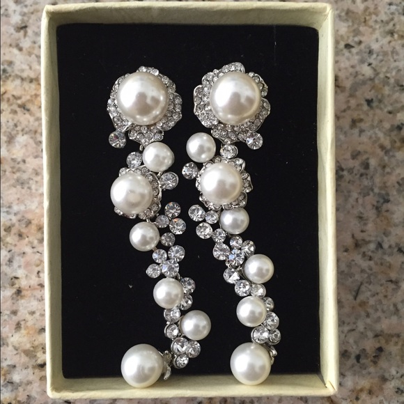 Pearl/crystal  dangle earrings