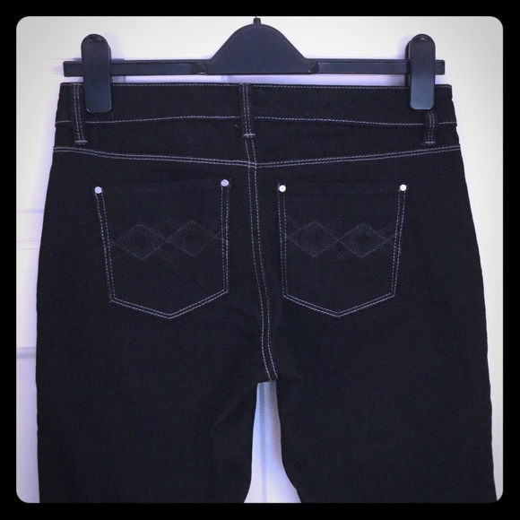 White House Black Market crop leg jean