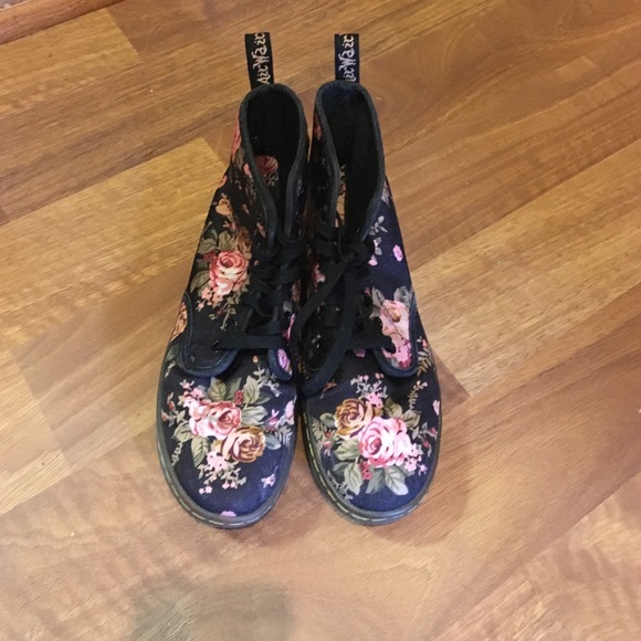 Dr. Martens Black Floral Shoreditch sneakers