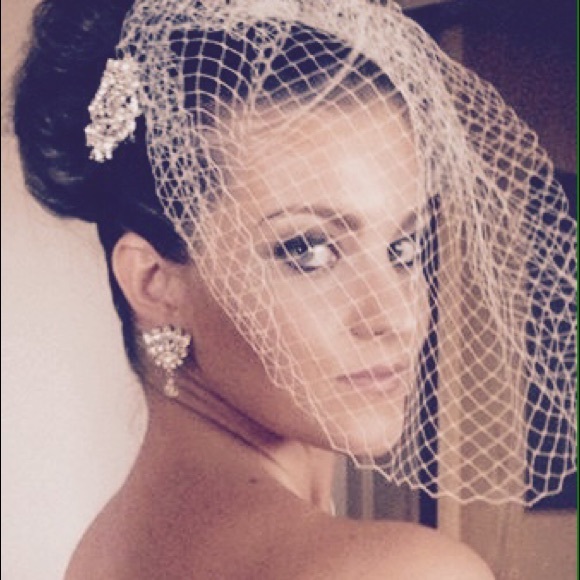 Meet your Posher, Lauren - Picture 3 of 4