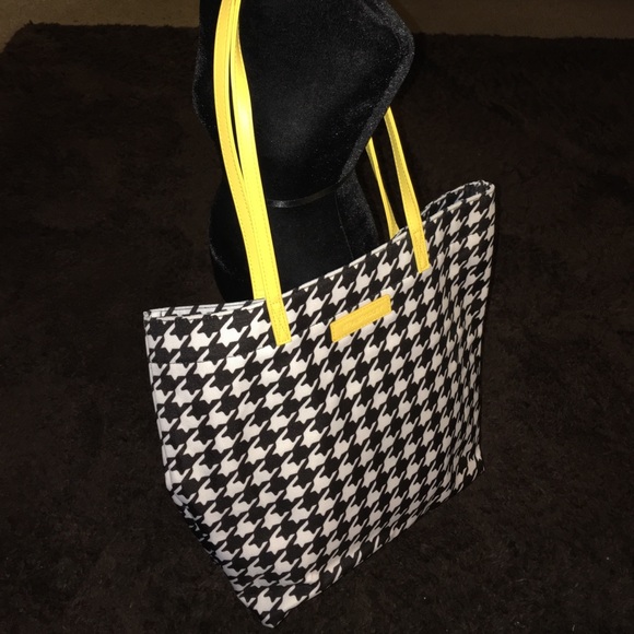 Vera Bradley Handbags - Vera Bradley tote