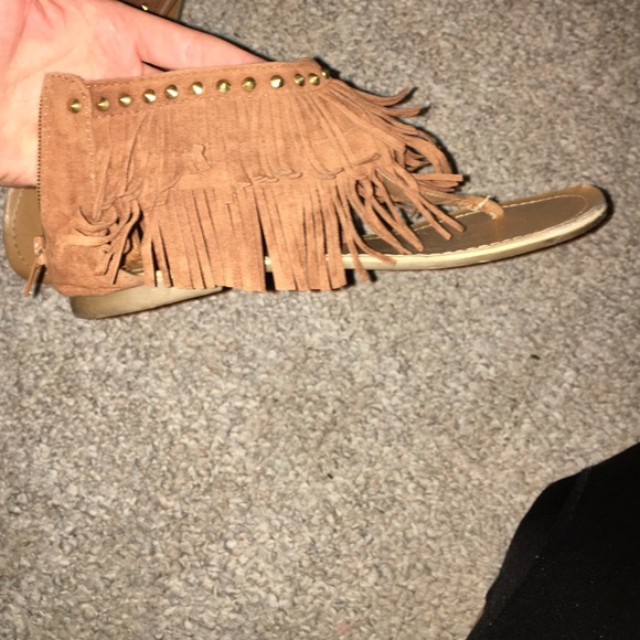 Boutique Brown suede fringe shoes with gold studs