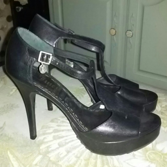 JUICY COUTURE BLACK LEATHER STILETTOS HEEL