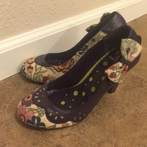 Adorable Not Rated Heels Size 7.5