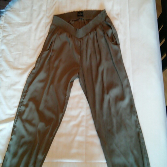 American eagle  army green jogger satin pant