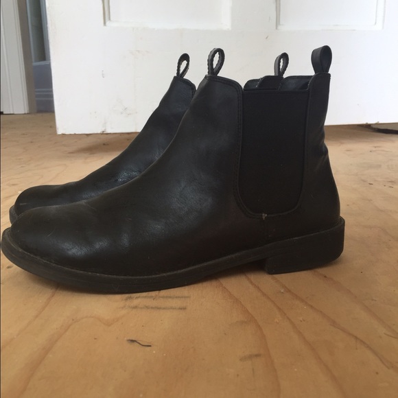 Black Chelsea style Boots