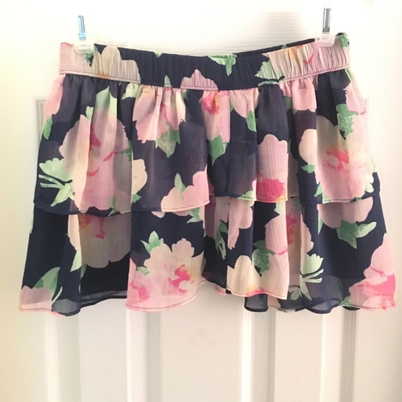 1 Hour Sale🤗Abercrombie and Fitch Floral Skirt