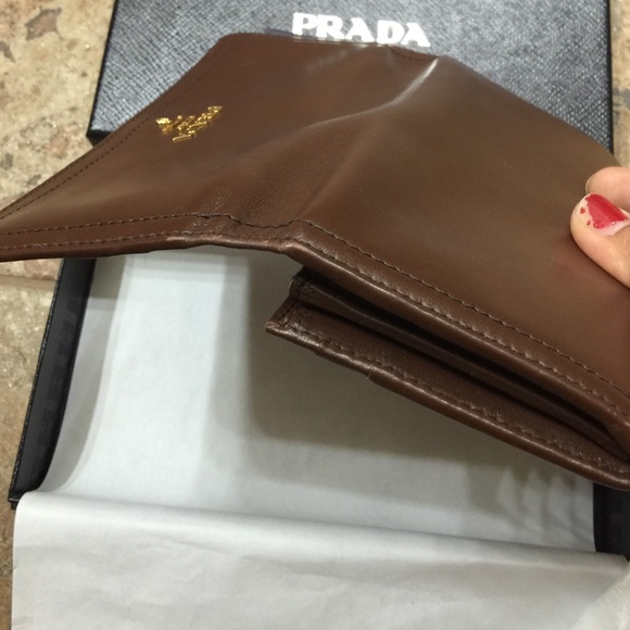 🎉🎉SOLD🎉🎉Authentic Prada Wallet - Picture 4 of 4