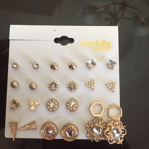 Earrings 2 packs of earrings