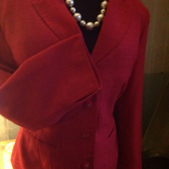 Red suit - Picture 3 of 3