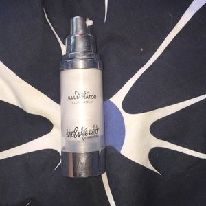 Estée Lauder flash illuminator