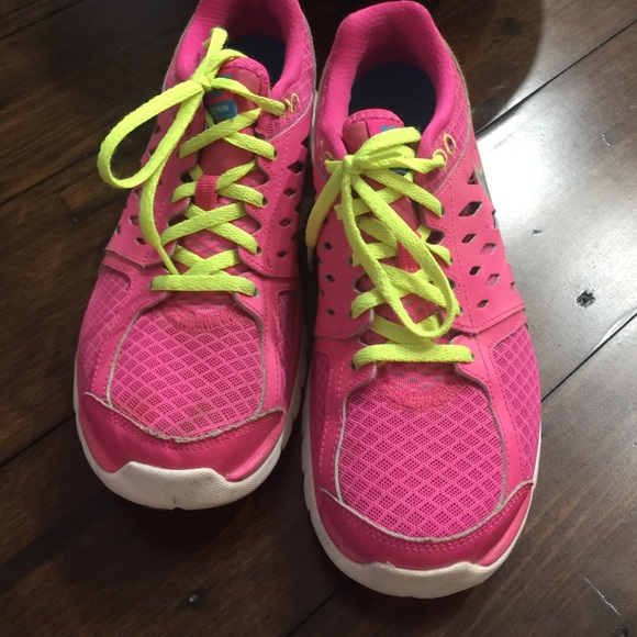 Nikes - Picture 2 of 4