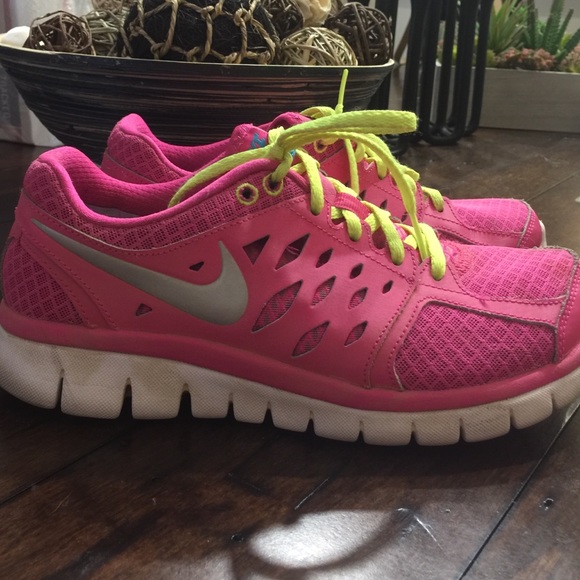 Nikes - Picture 3 of 4
