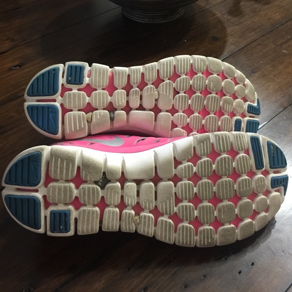 Nikes - Picture 4 of 4