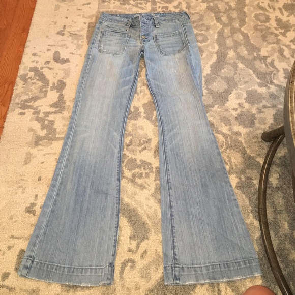 American eagle flare light blue jeans! Size 4