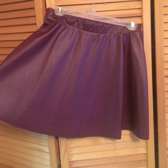 Maroon Leather Skirt - Picture 2 of 3