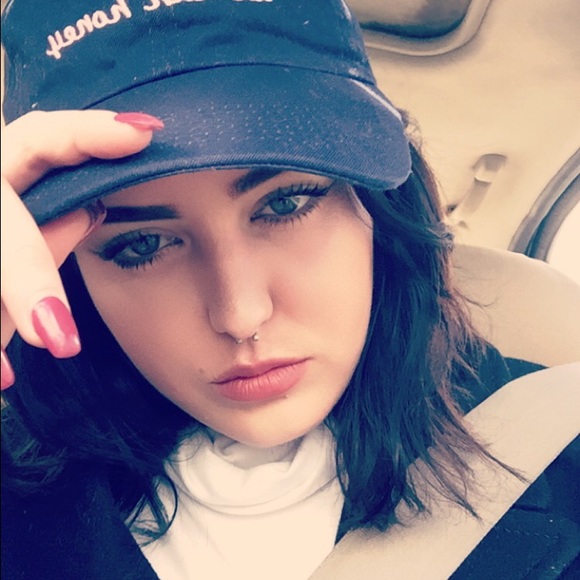 Meet your Posher, Lauren