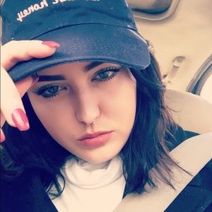 Meet your Posher, Lauren