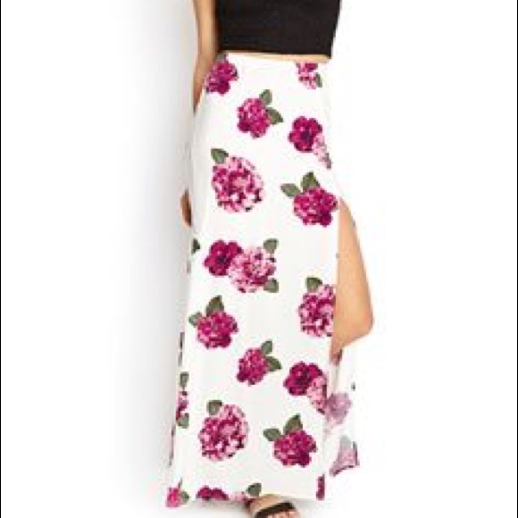 **SOLD***Forever21 maxi floral skirt. Brand new.
