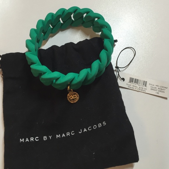Marc by MARC JACOBS bracelet with logo pendant.