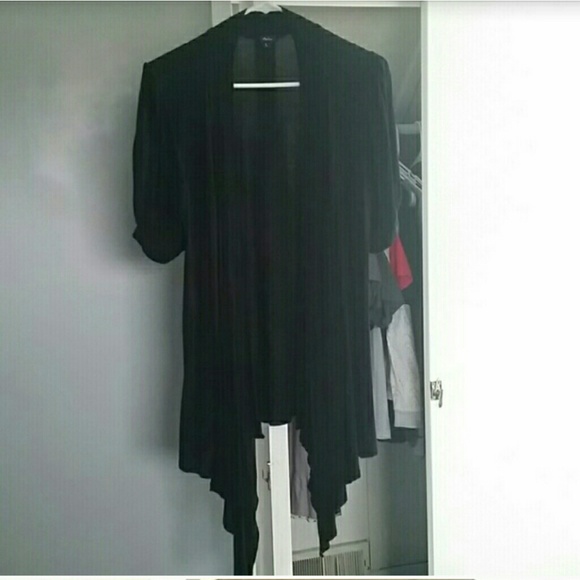 2 short sleeved sweaters