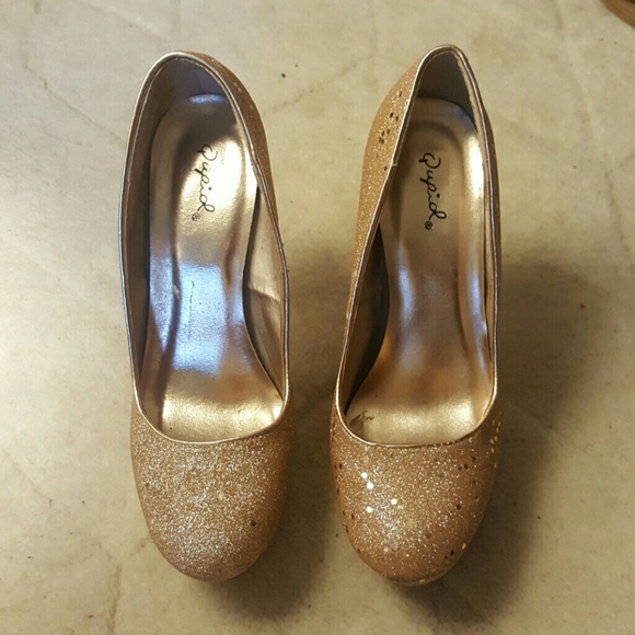 Glittery Gold Platform Pumps