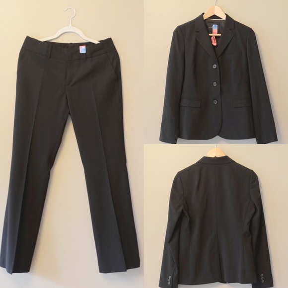 MOVING SALE! Banana Republic all-season wool suit