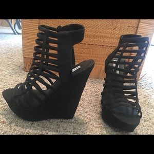 NEW Wedge Gladiator black wedge heel Steve Madden