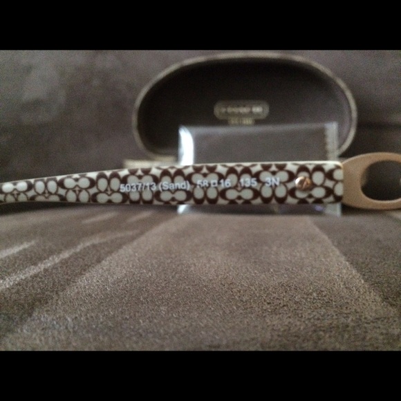 COACH - Picture 3 of 4