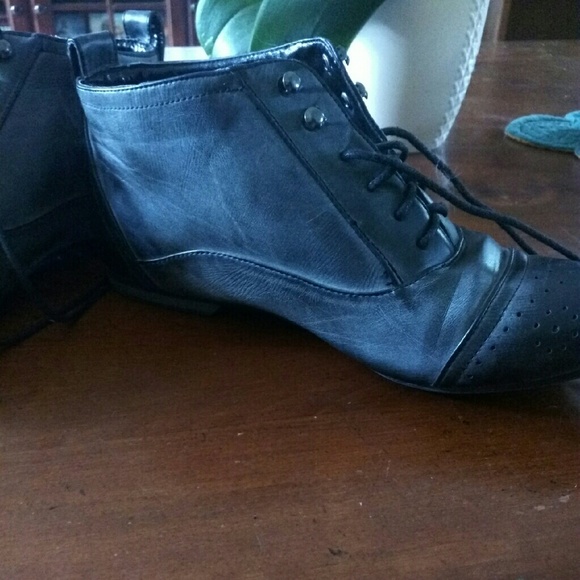 Retro booties - Picture 2 of 2