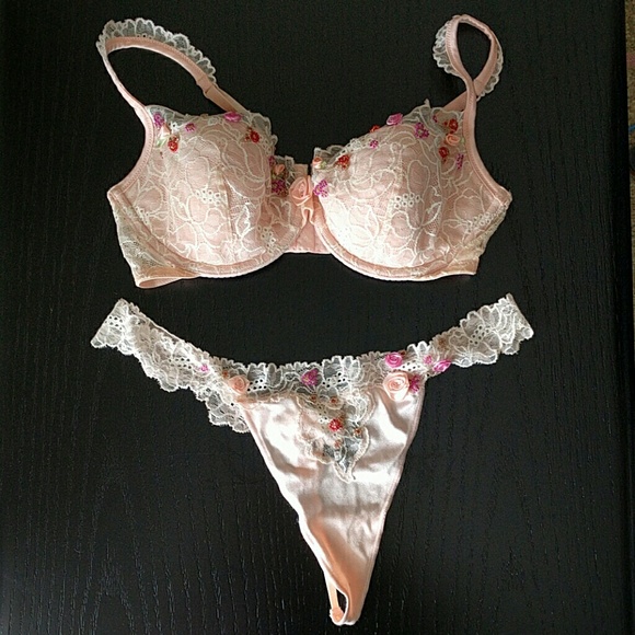 Victoria's Secret bra and thong set, 34D, L, NWT - Picture 1 of 3