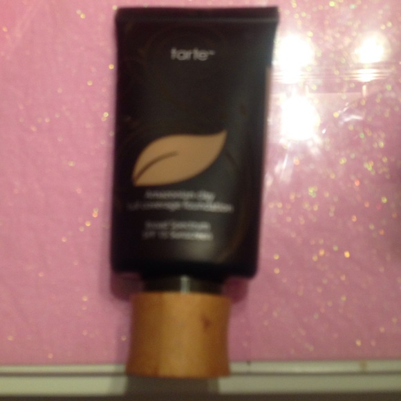 Tarte Amazonian clay foundation