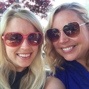 Meet your Posher, Desi