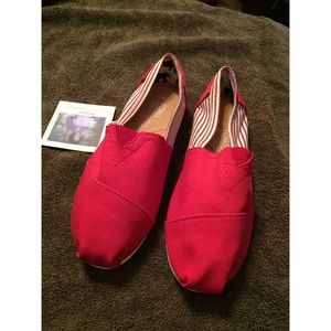 TOMS classic slip on