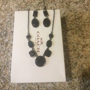 Complete necklace/earring set.  Beautiful design.