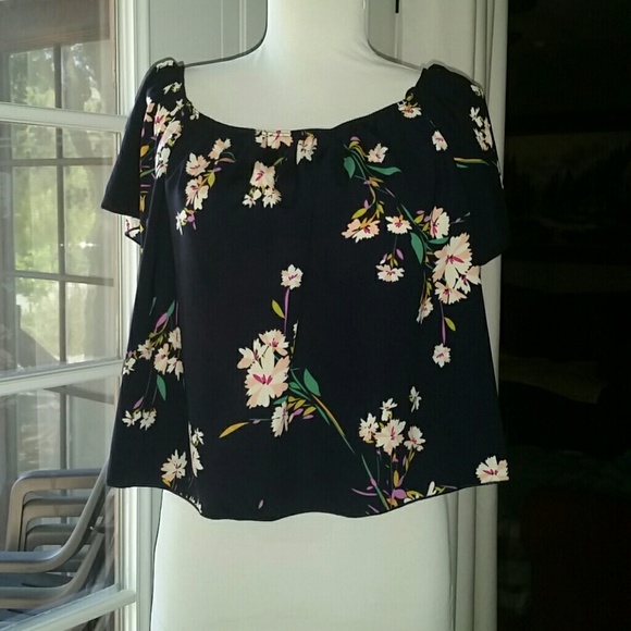 Cut crop top