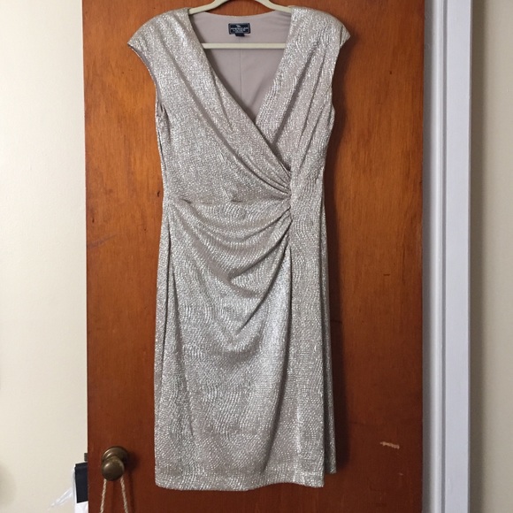 GORGEOUS GOLD SHIMMER DRESS 💫