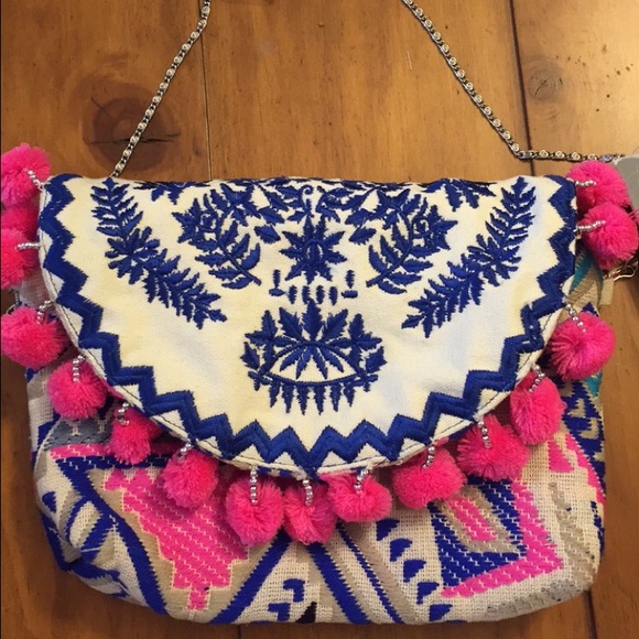 Handbags - NWT Pom Pom clutch