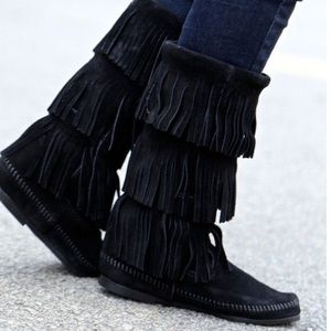 Minnetonka Black fringe boots