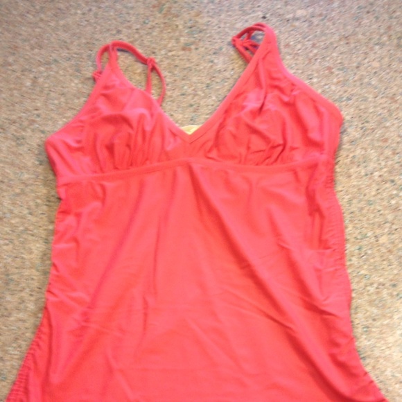 Athleta tankini top with built in bra.