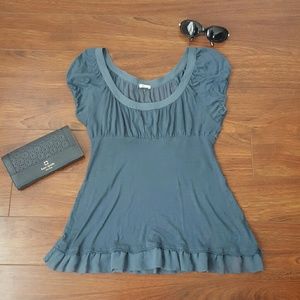 **SOLD IN BUNDLE** Flounce top