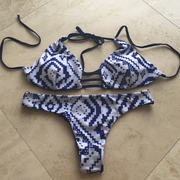 NWOT Reversible White and Navy Bikini Set