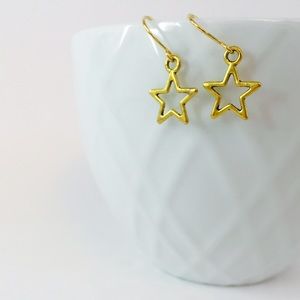 ⭐️Cute gold star earrings!