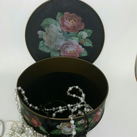 Vintage Accessories - 🎉SALE🎉Vintage Rose Pin Needle Keepsake Container Vintage Accessories - 🎉SALE🎉Vintage Rose Pin Needle Keepsake Container