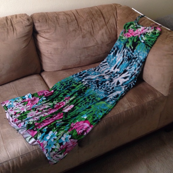 Summer Floral Dress. - Picture 2 of 6