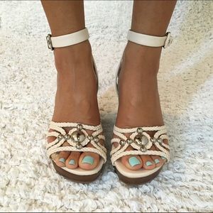 Vince Camuto Size 6 Omaly Cream Vachetta Wedge